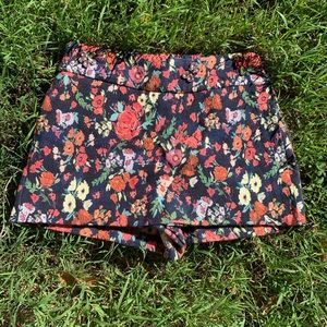 ✨Super cute floral embroidered mini skort
